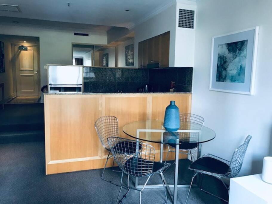 Apartment Fantastic Location - In Cbd Bon02617